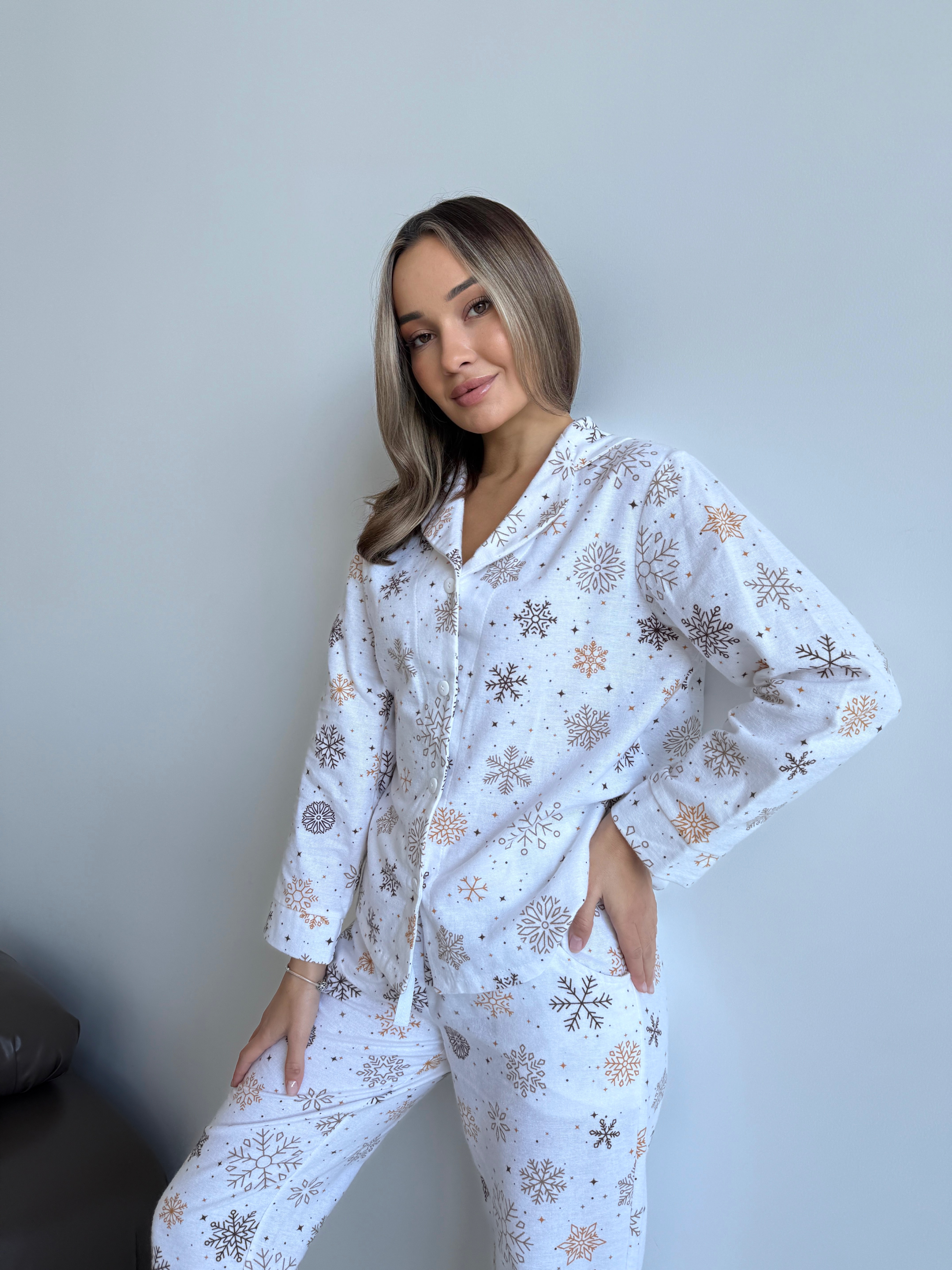 Пижама женская M Снежинки (рубашка + штаны) Молочный COSY - фото 4