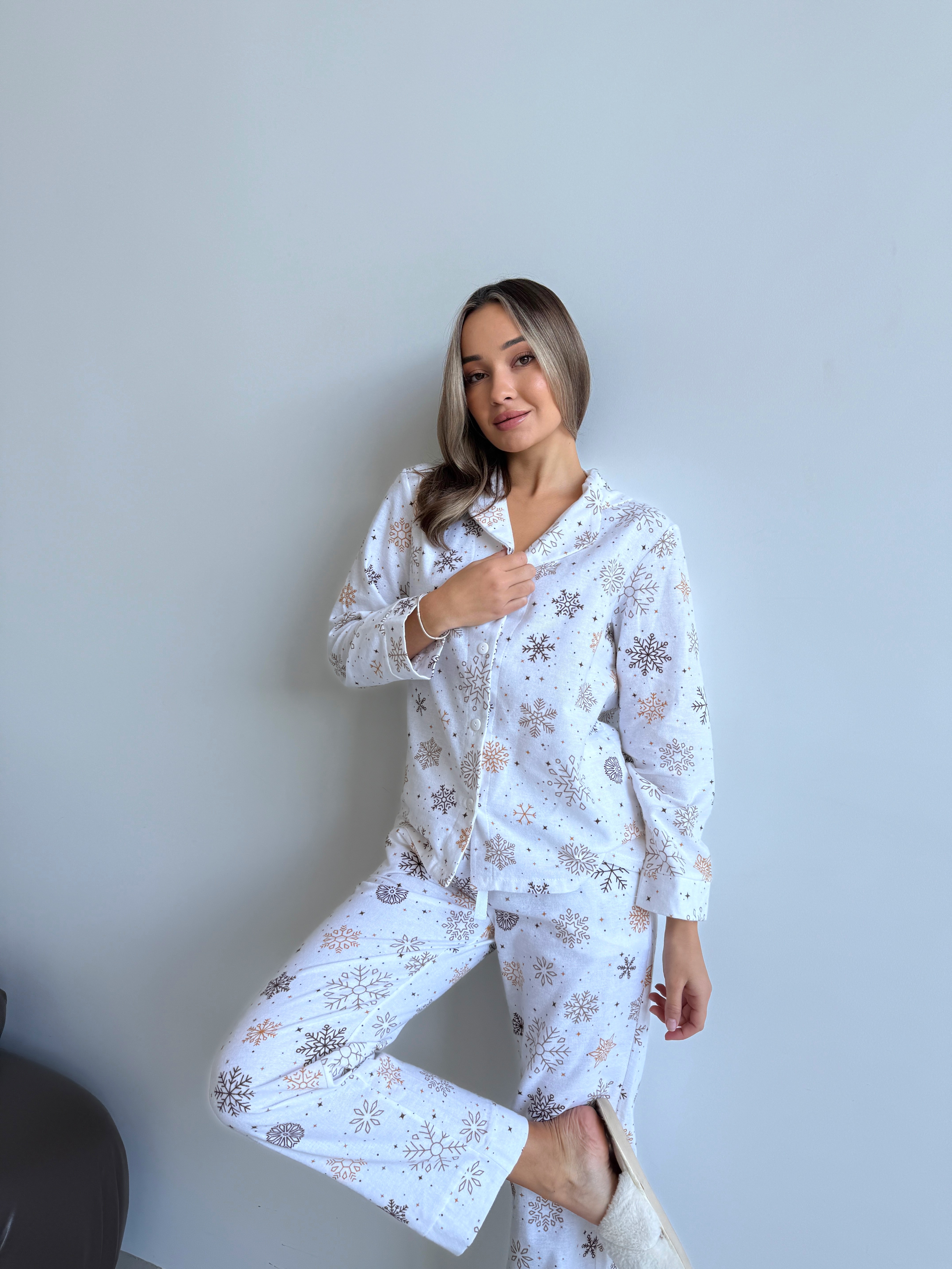 Пижама женская XL Снежинки (рубашка + штаны) Молочный COSY - фото 2