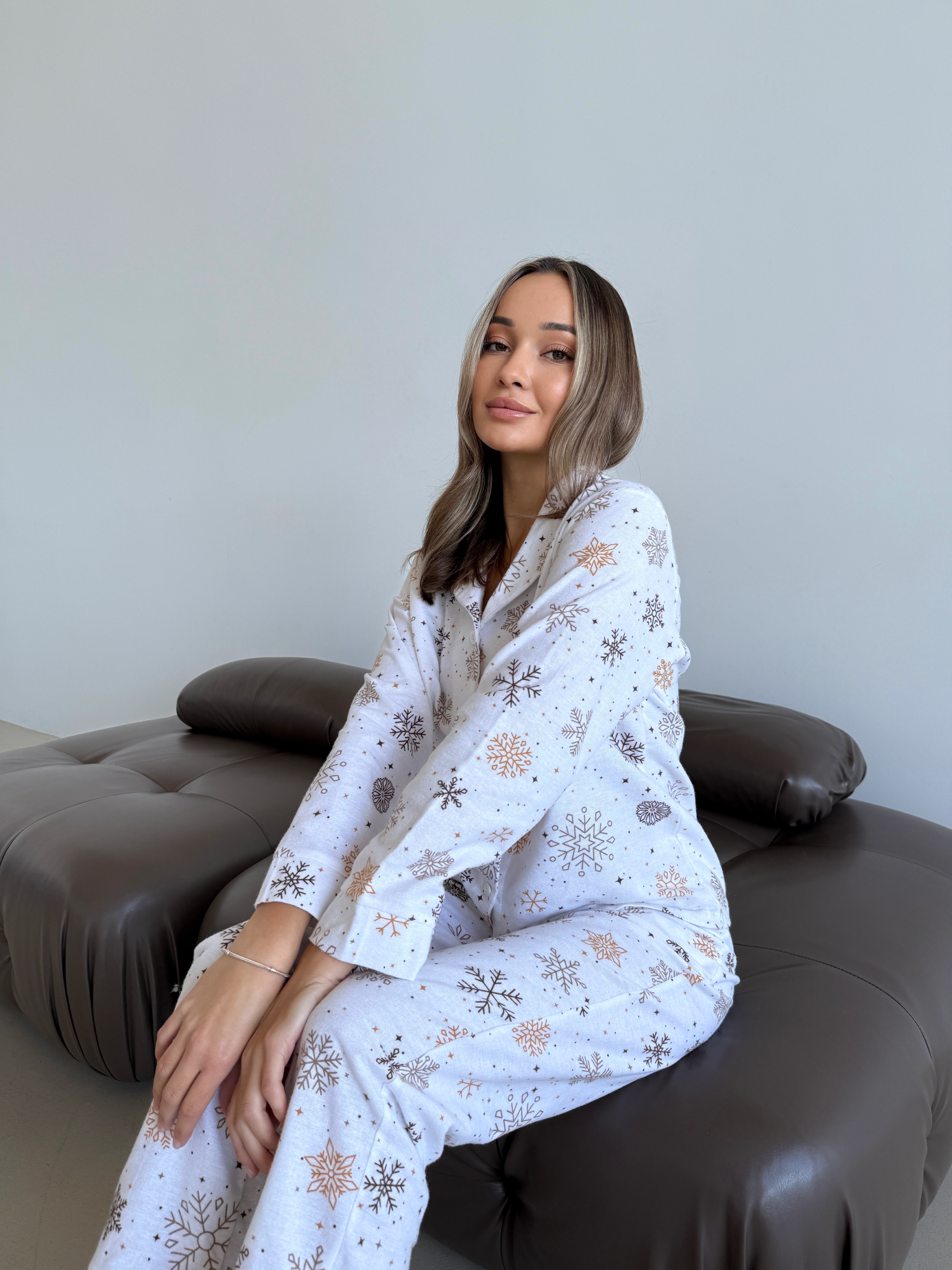 Пижама женская S Снежинки (рубашка + штаны) Молочный COSY - фото 13